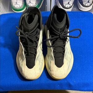 adidas Yeezy basketball Qantum